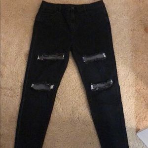 Black jeans with slits